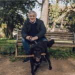 Antonio Tajani con il cane Ugo al parco