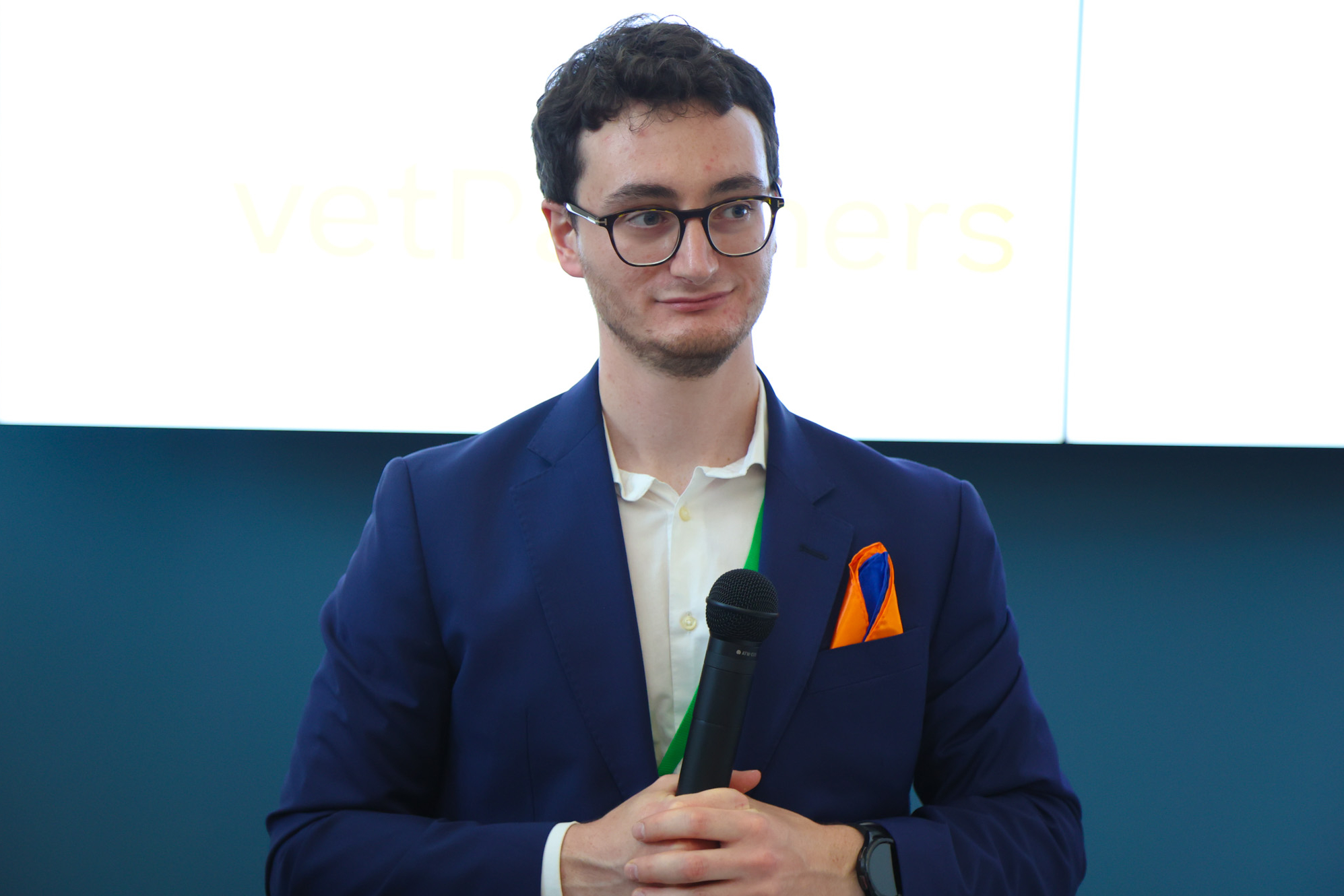 Francesco Albano durante un intervento sulla formazione dei tecnici veterinari